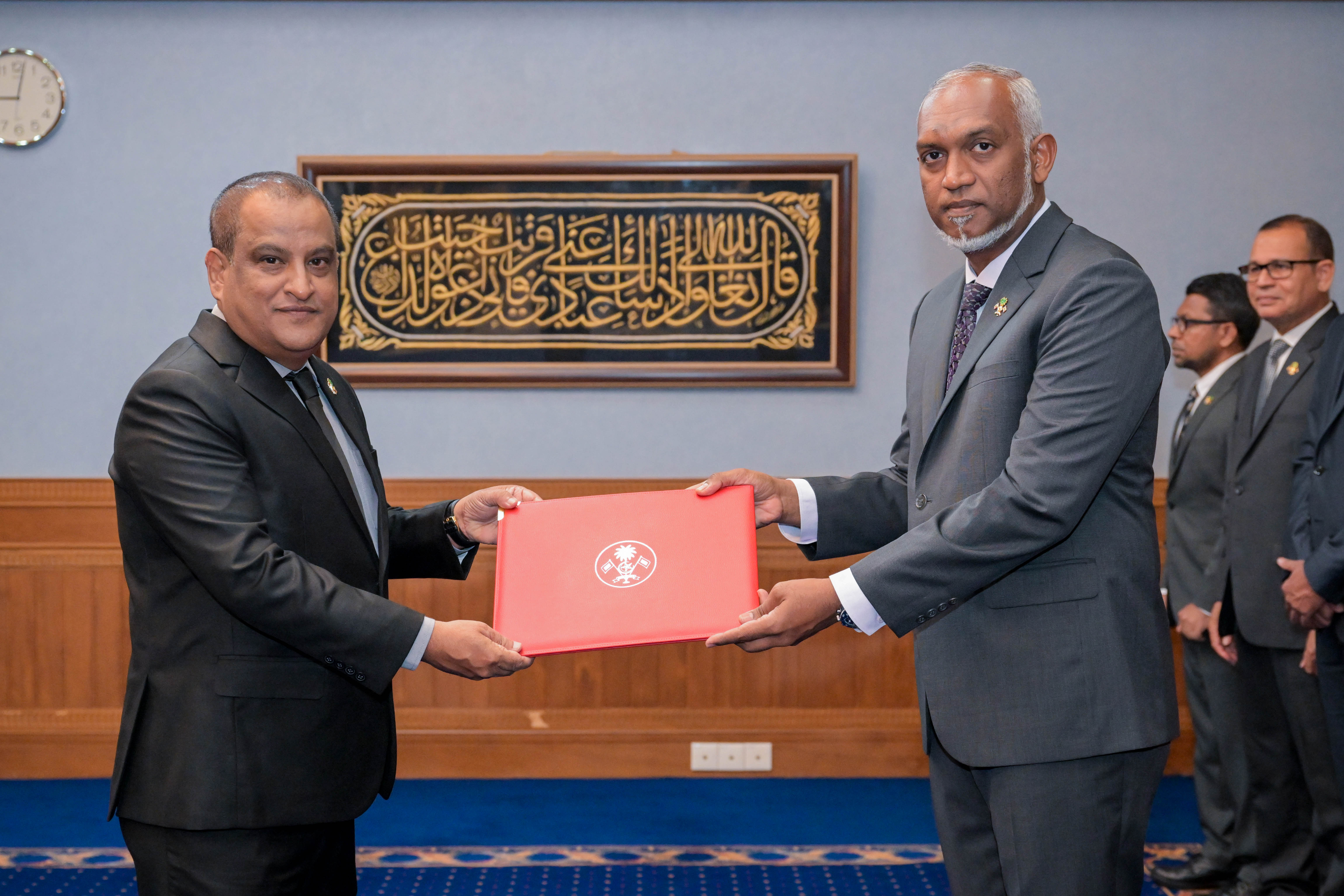 އަނެއްކާވެސް ކައުންސިލްތަކަށް ފިއްތުމެއް! ދެން މުވައްޒަފުން ދެންނެގޭނީ އެލްޖީއޭގެ ހުއްދަ ލިޔުމުން ހޯދައިގެން!