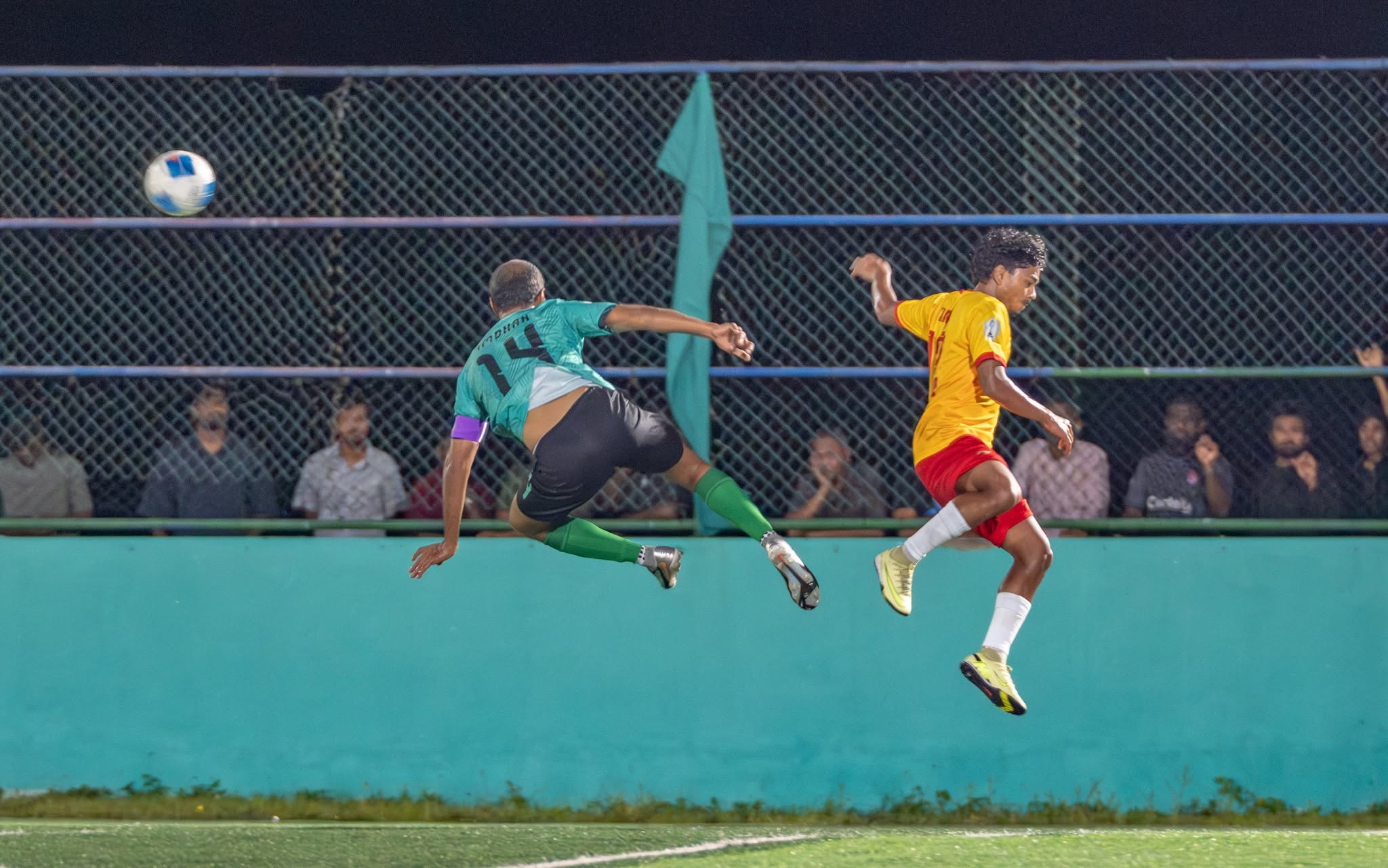 ހޯރަފުށީ ކައުންސިލް ކަޕް: ފުރިގޭޓަރ މުބާރާތްފެށީ ލަނޑު ގޯންޏަކުން!