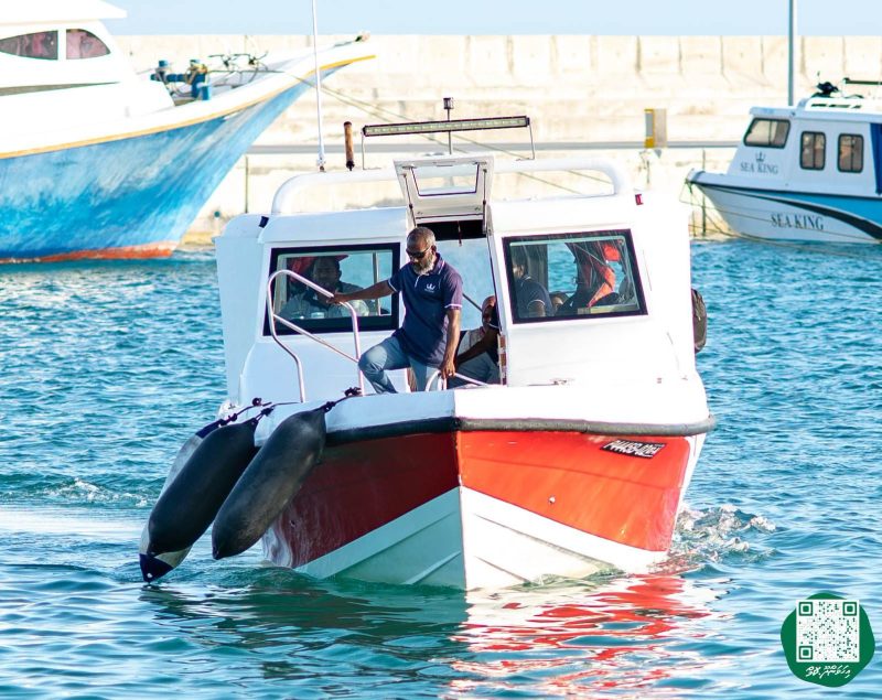 ފޮޓޯ: ރޭޑިއޯ ޕްރެޒެންޓަރ މުބާރާތުގެ ޓްރޮފީ ހިފައިގެން ޝަހާމާ އިހަވަންދޫއަށް އައުން