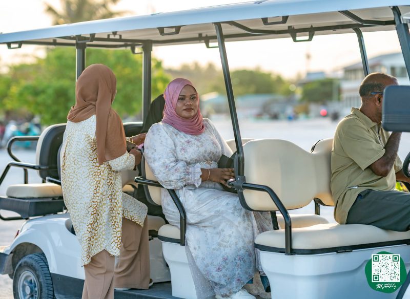 ފޮޓޯ: ރޭޑިއޯ ޕްރެޒެންޓަރ މުބާރާތުގެ ޓްރޮފީ ހިފައިގެން ޝަހާމާ އިހަވަންދޫއަށް އައުން