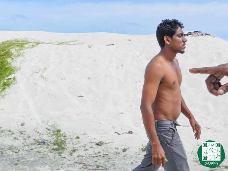 ފޮޓޯ: އިންޖީނުގޭ ވަޒީފާއިން ވަކިކުރި މުވައްޒަފުންނަށް، ޓްރައިބިއުނަލުން ވަޒީފާދޭން އެންގުމުން އެމީހުން އިންޖީނުގެއަށް ދިޔުން