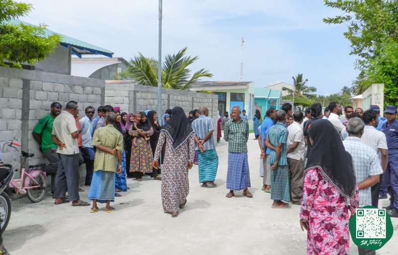 ފޮޓޯ: އިންޖީނުގޭ ވަޒީފާއިން ވަކިކުރި މުވައްޒަފުންނަށް، ޓްރައިބިއުނަލުން ވަޒީފާދޭން އެންގުމުން އެމީހުން އިންޖީނުގެއަށް ދިޔުން
