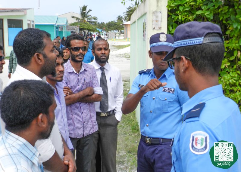 ފޮޓޯ: އިންޖީނުގޭ ވަޒީފާއިން ވަކިކުރި މުވައްޒަފުންނަށް، ޓްރައިބިއުނަލުން ވަޒީފާދޭން އެންގުމުން އެމީހުން އިންޖީނުގެއަށް ދިޔުން