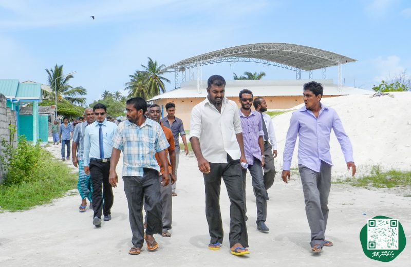 ފޮޓޯ: އިންޖީނުގޭ ވަޒީފާއިން ވަކިކުރި މުވައްޒަފުންނަށް، ޓްރައިބިއުނަލުން ވަޒީފާދޭން އެންގުމުން އެމީހުން އިންޖީނުގެއަށް ދިޔުން
