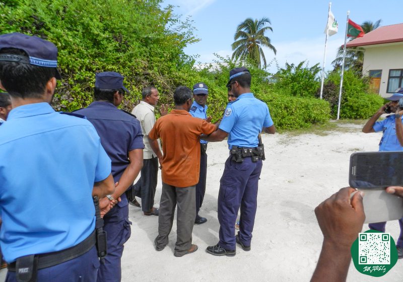 ފޮޓޯ: އިންޖީނުގޭ ވަޒީފާއިން ވަކިކުރި މުވައްޒަފުންނަށް، ޓްރައިބިއުނަލުން ވަޒީފާދޭން އެންގުމުން އެމީހުން އިންޖީނުގެއަށް ދިޔުން