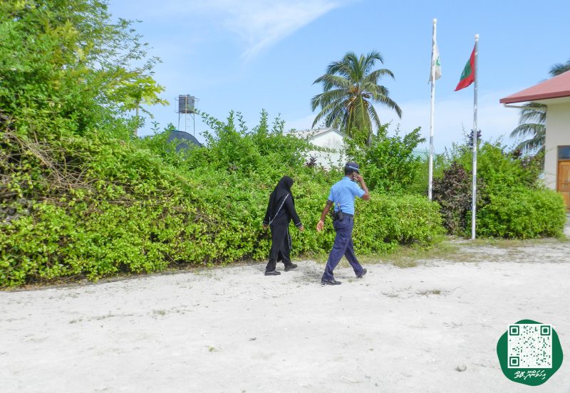 ފޮޓޯ: އިންޖީނުގޭ ވަޒީފާއިން ވަކިކުރި މުވައްޒަފުންނަށް، ޓްރައިބިއުނަލުން ވަޒީފާދޭން އެންގުމުން އެމީހުން އިންޖީނުގެއަށް ދިޔުން