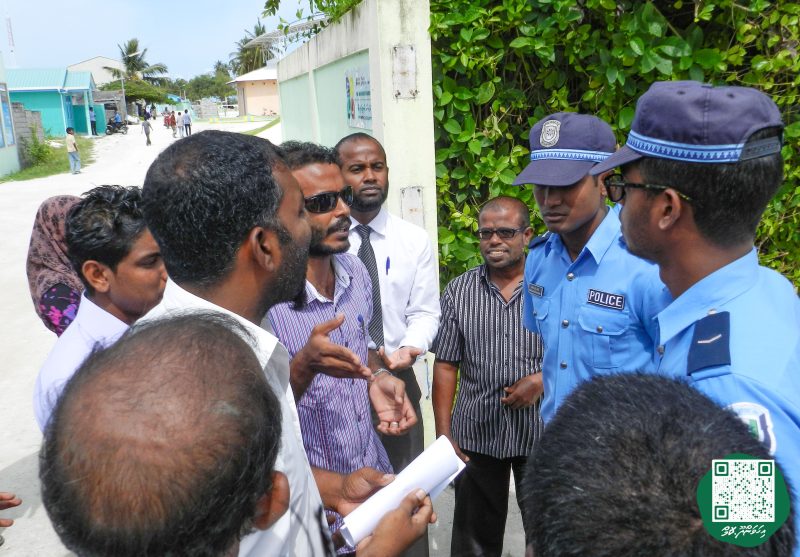 ފޮޓޯ: އިންޖީނުގޭ ވަޒީފާއިން ވަކިކުރި މުވައްޒަފުންނަށް، ޓްރައިބިއުނަލުން ވަޒީފާދޭން އެންގުމުން އެމީހުން އިންޖީނުގެއަށް ދިޔުން