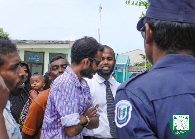 ފޮޓޯ: އިންޖީނުގޭ ވަޒީފާއިން ވަކިކުރި މުވައްޒަފުންނަށް، ޓްރައިބިއުނަލުން ވަޒީފާދޭން އެންގުމުން އެމީހުން އިންޖީނުގެއަށް ދިޔުން