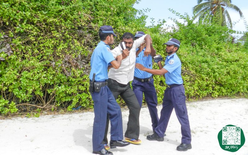 ފޮޓޯ: އިންޖީނުގޭ ވަޒީފާއިން ވަކިކުރި މުވައްޒަފުންނަށް، ޓްރައިބިއުނަލުން ވަޒީފާދޭން އެންގުމުން އެމީހުން އިންޖީނުގެއަށް ދިޔުން