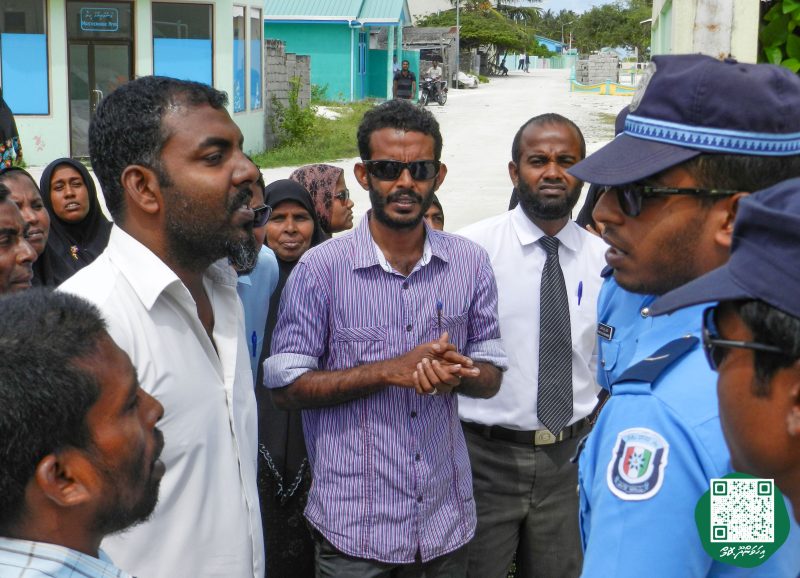 ފޮޓޯ: އިންޖީނުގޭ ވަޒީފާއިން ވަކިކުރި މުވައްޒަފުންނަށް، ޓްރައިބިއުނަލުން ވަޒީފާދޭން އެންގުމުން އެމީހުން އިންޖީނުގެއަށް ދިޔުން