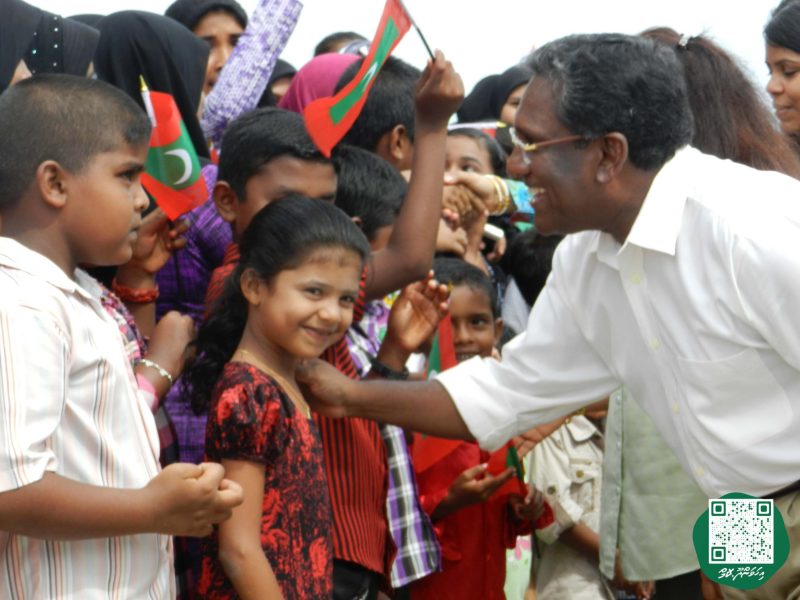 ފޮޓޯ: ރައީސް ވަހީދު އިހަވަންދޫއަށް ވަޑައިގަތުމުން މަރުހަބާ ދެންނެވުން