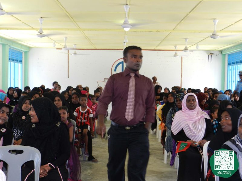 ފޮޓޯ: ރައީސް ވަހީދު އިހަވަންދޫ ރައްޔިތުންނާއި ބައްދަލުކުރެއްވުން
