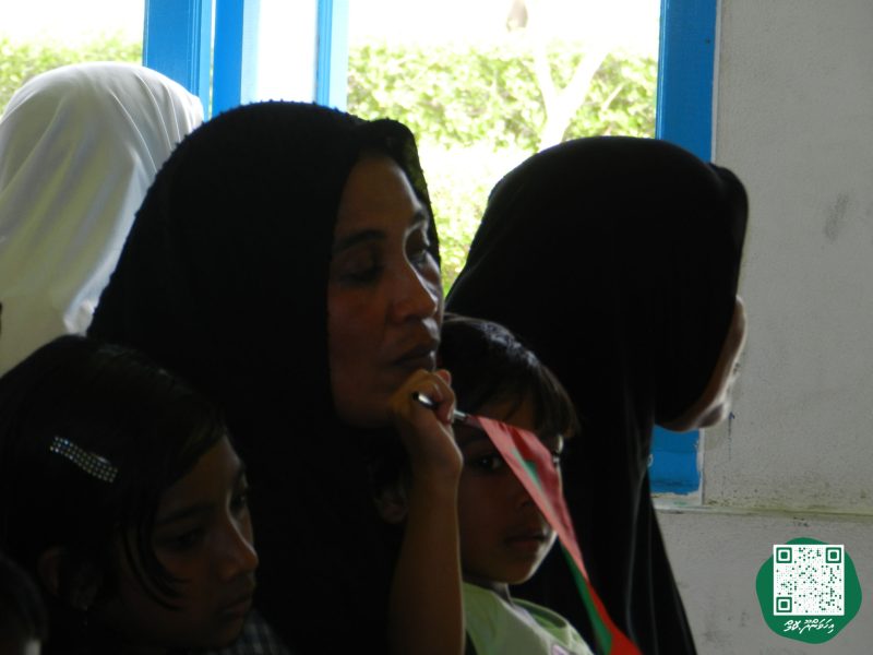 ފޮޓޯ: ރައީސް ވަހީދު އިހަވަންދޫ ރައްޔިތުންނާއި ބައްދަލުކުރެއްވުން