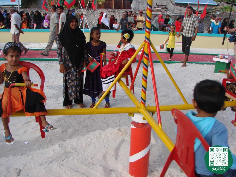 ފޮޓޯ: މަސްވެރިންގެ ދުވަހުގެ ހަރަކާތްތަކަށް ރައީސް ނަޝީދު އިހަވަންދޫއަށް ވަޑައިގަތުން