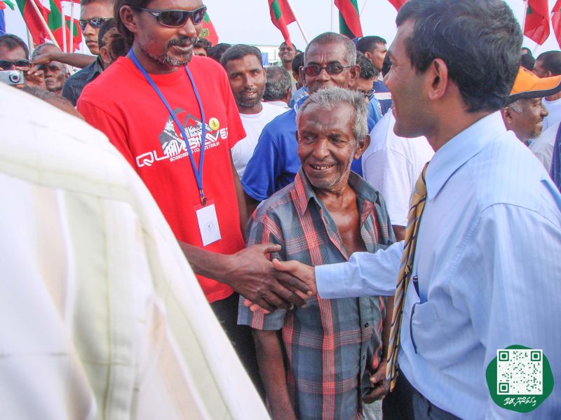 ފޮޓޯ: މަސްވެރިންގެ ދުވަހުގެ ހަރަކާތްތަކަށް ރައީސް ނަޝީދު އިހަވަންދޫއަށް ވަޑައިގަތުން