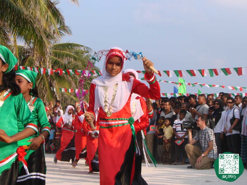ފޮޓޯ: މަސްވެރިންގެ ދުވަހުގެ ހަރަކާތްތަކަށް ރައީސް ނަޝީދު އިހަވަންދޫއަށް ވަޑައިގަތުން
