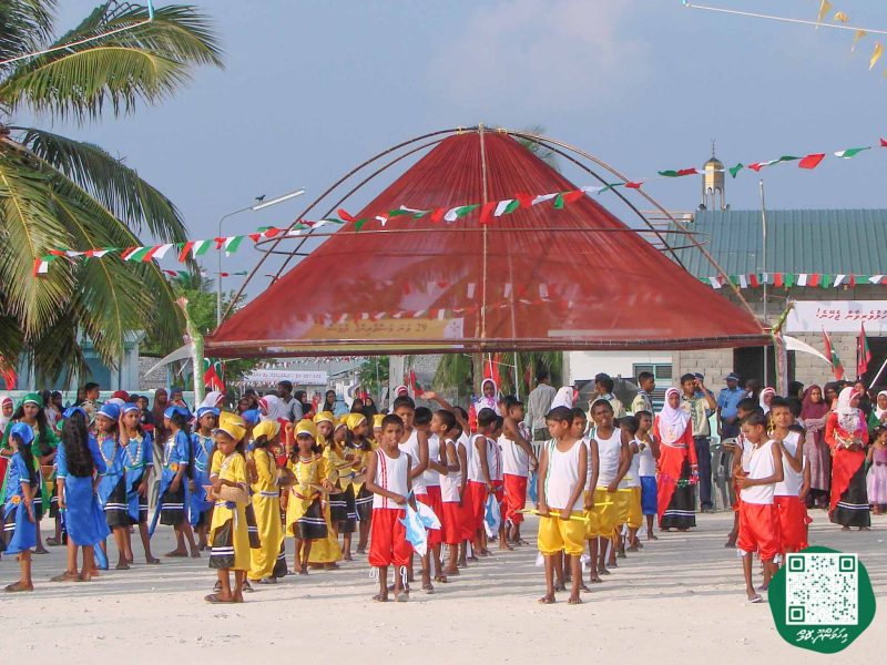 ފޮޓޯ: މަސްވެރިންގެ ދުވަހުގެ ހަރަކާތްތަކަށް ރައީސް ނަޝީދު އިހަވަންދޫއަށް ވަޑައިގަތުން