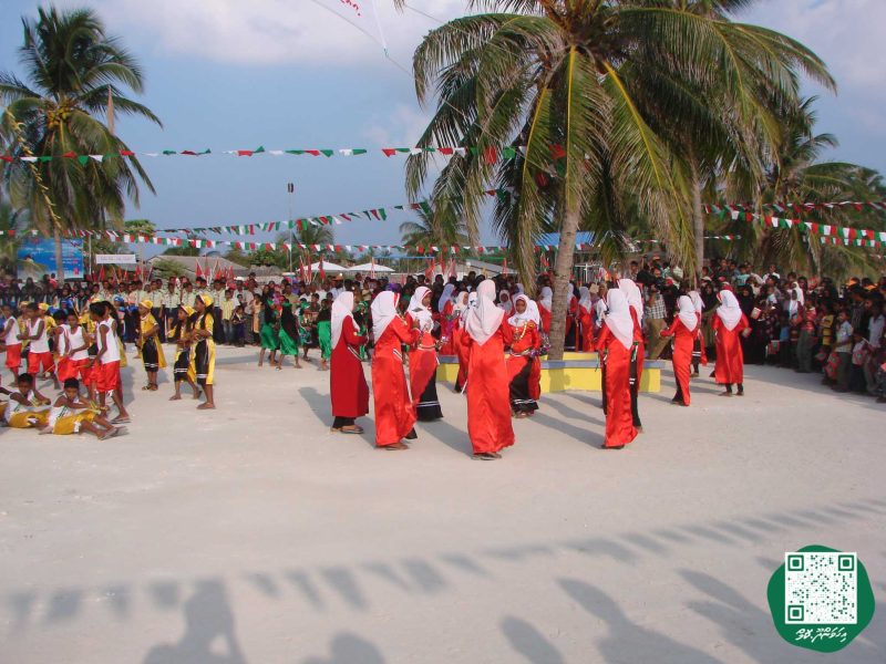 ފޮޓޯ: މަސްވެރިންގެ ދުވަހުގެ ހަރަކާތްތަކަށް ރައީސް ނަޝީދު އިހަވަންދޫއަށް ވަޑައިގަތުން